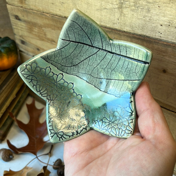 Flower Dish with Native Leaf impression (FA70)