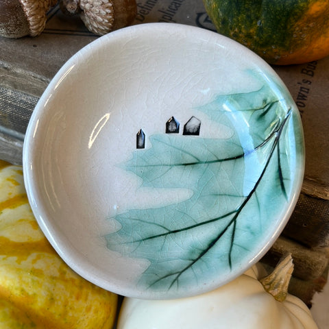 Welcome Home Round Dish with Native Leaf impression (FA75)