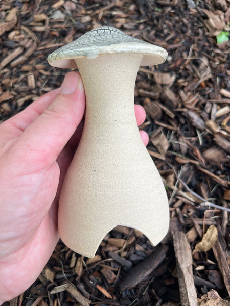 Mushroom Garden House - Native leaf impression (MA01)