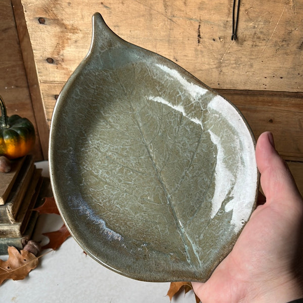 Hydrangea Leaf Dish (FL33)