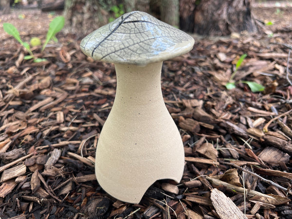 Mushroom Garden House - Native leaf impression (MA01)