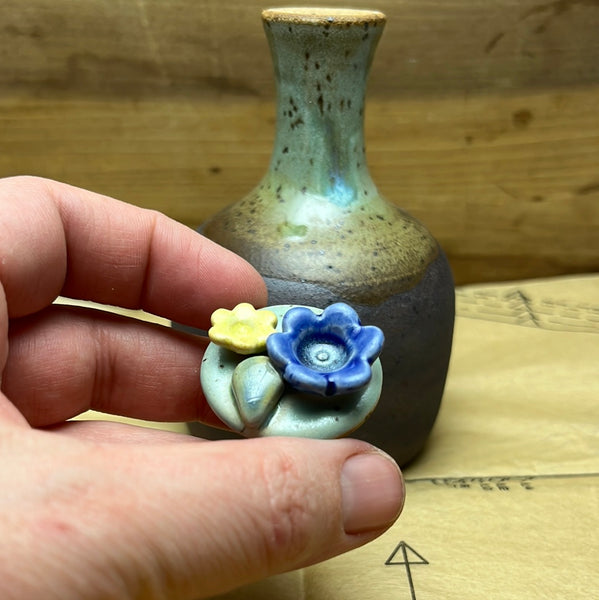 Bud Vase with Flower Stopper (FL21)