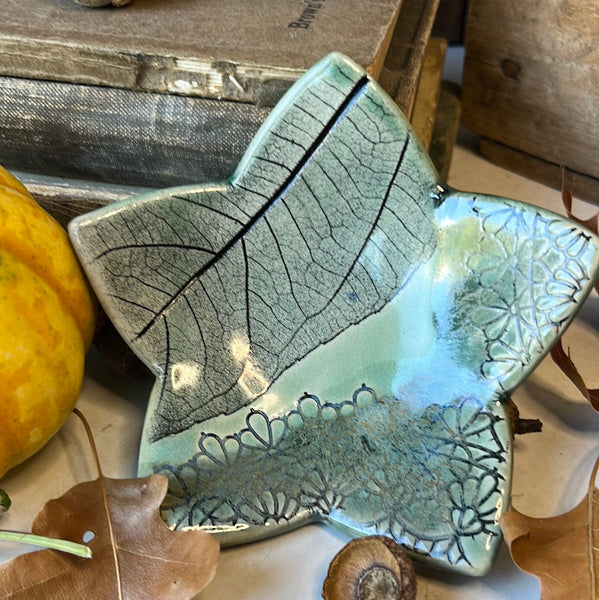 Flower Dish with Native Leaf impression (FA70)