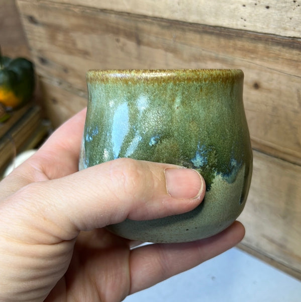 Sipper vessel with dimple (FA88)