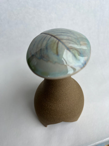 Mushroom Garden House - Bee Balm leaf impression (Q05)